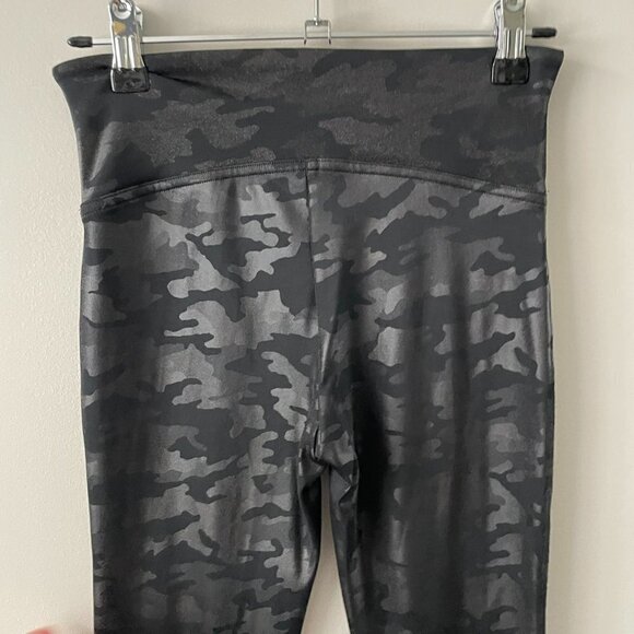 Spanx Faux Leather Camo Leggings Mid Rise Waist Pull On Activewear Black Small - Picture 6 of 6